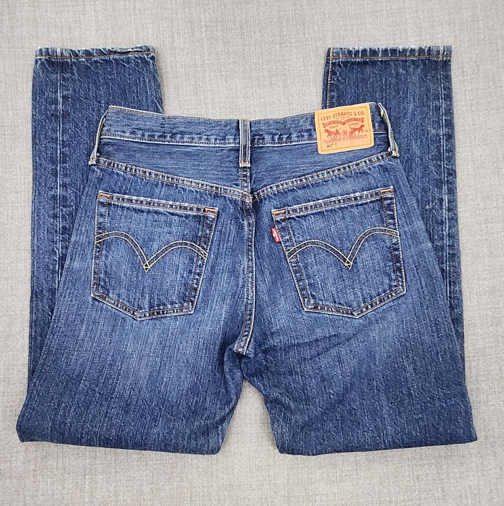 Levis 501 Button Fly Tapered 100% Cotton Distressed Style  Medium Wash Jeans. - Picture 4 of 12